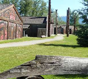 Zedernkanu mit Freilichtmuseum