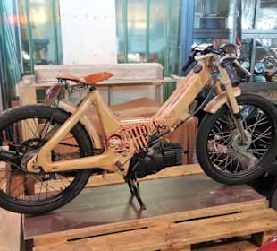 Fahrzeuge im Schuppen EIns