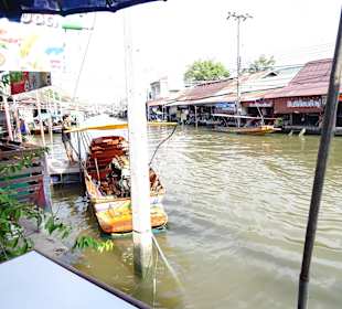 Mit dem Longtailboot zum Amphawa Floating Markt