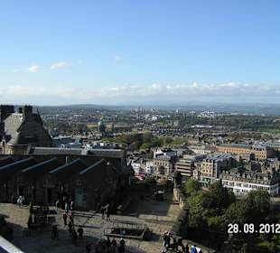 Blick vom Castle in Edinburgh auf die Stadt