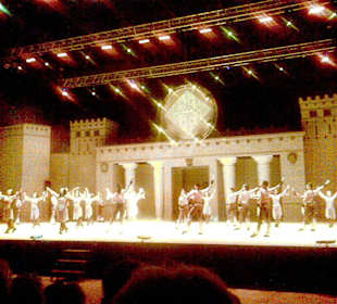 Neues Freilufttheater, Nähe des alten Amphitheater