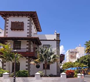 Seitenansicht des Rathaus an der Plaza Espana .