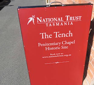 Vor dem Gefängnismuseum