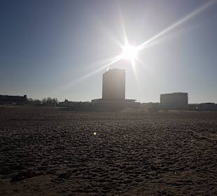 Strand mit Blick auf Hotel Neptun