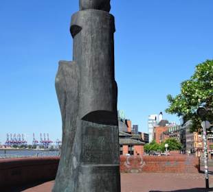 Ansichten des Denkmals "Madonna der Seefahrt"