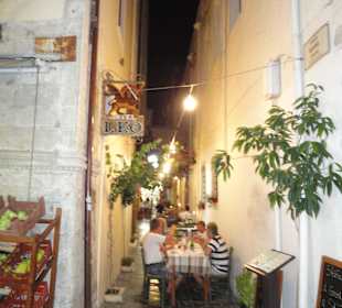 Restaurant in einer kleinen Gasse