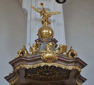 Der Schalldeckel der Kanzel