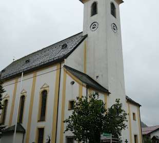 Kirche St. Michael im Ortszentrum von Inzell