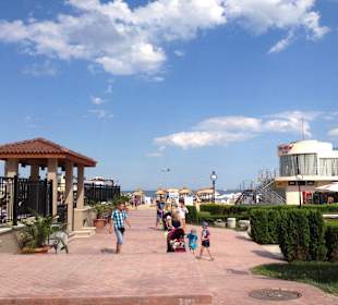 Von der Promenade zum Strand