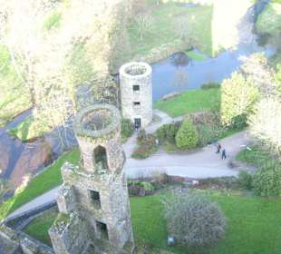 Burggraben und Wachturm