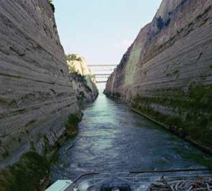 Im Kanal von Korinth