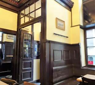 Blick in den Gastraum des Sünner im Walfisch