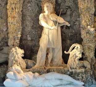 Grotte in den Wasserspielen