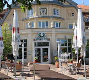 Außenansicht mit Biergarten