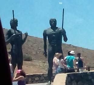 Bronzestatuen von Ayose und Guize 