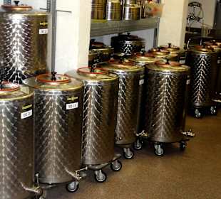 Impressionen aus der Destillerie Piekfeine Brände