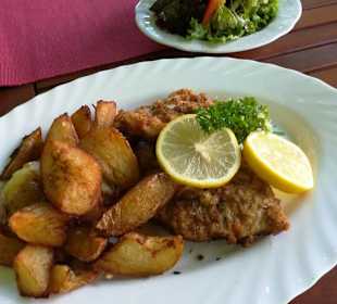 Sizilianisches Schnitzel mit Kartoffelspalten