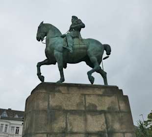 Kaiserplatz: Reiterstandbild Kaiser-Friedrich III.