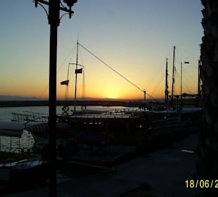 Sonnenuntergang im Hafen von Side