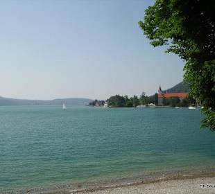 Blick vom Strand zum Bräustuberl Tegernsee