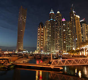 Marina Yachthafen mit Blick auf die Skyline
