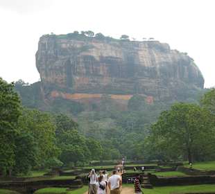 Der "Entrance Walkway" zum Löwenfelsen