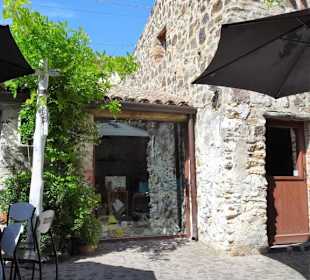 Der Innenhof der Bar Yesterday