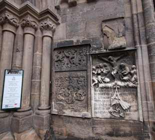 Epitaphe an der Außenwand