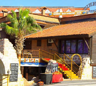 Dennis-Restaurant-Bar