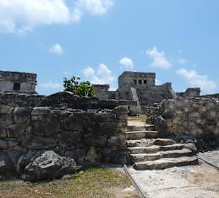 Der Eingang der Schlossumfassung