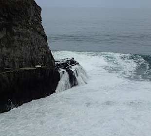 Große Wellen rollen heran