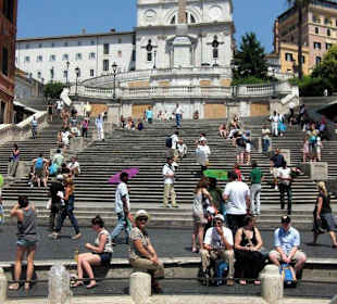 Blick vom Platz auf die spanische Treppe