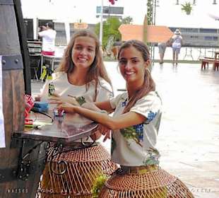 Weinfestival 2016 in Funchal.  Standbeteuerinnen.