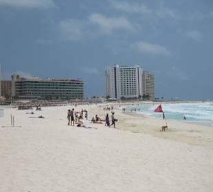 Strand Cancun mit Blick auf die Hotels