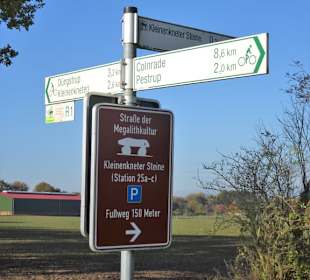Wegweiser zu den Kleinenknetener Steinen