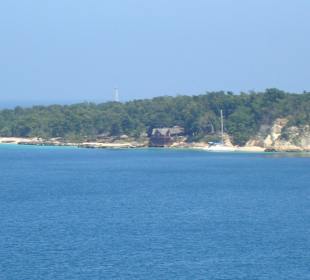 Playa Maguana s restaurací a katamaránem