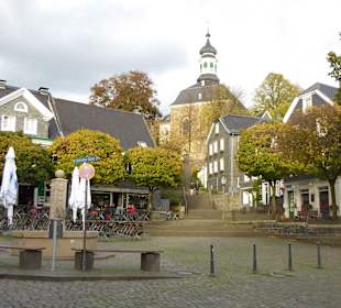 Marktplatz in unmittelbarer Nachbarschaft zum Hotel.