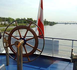 Steuerrad vom Schiff auf der Donau