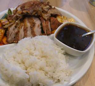 Im China-Imbiss Zur Frühlingsrolle zum Abendessen