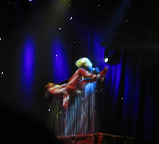 Hans Klok in “The New Houdini”