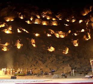 Beleuchtete Felswand i.d. Wüste