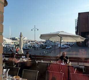 Blick von der Pasta Company auf den alten Hafen 