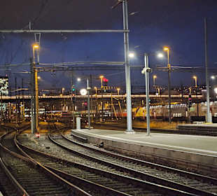 Bahnhof bei Nacht