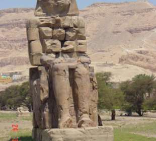 Kolosses of memnon