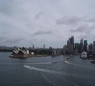 Oper mit Skyline und Rhapsody of the Sea 