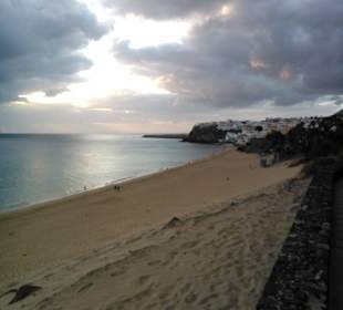 Strandpromenade auf das Fischerdorf Morro