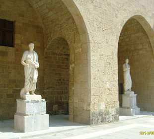 Внутренний двор Дворца Великих Магистров. Родос.