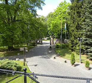 Einfahrt zum Schlossgelände Altes Schloss