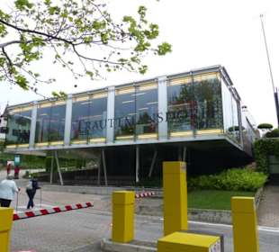 Vom Parkplatz zum Eingang