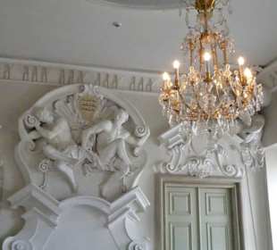 Schmuck mit Kristalllüster